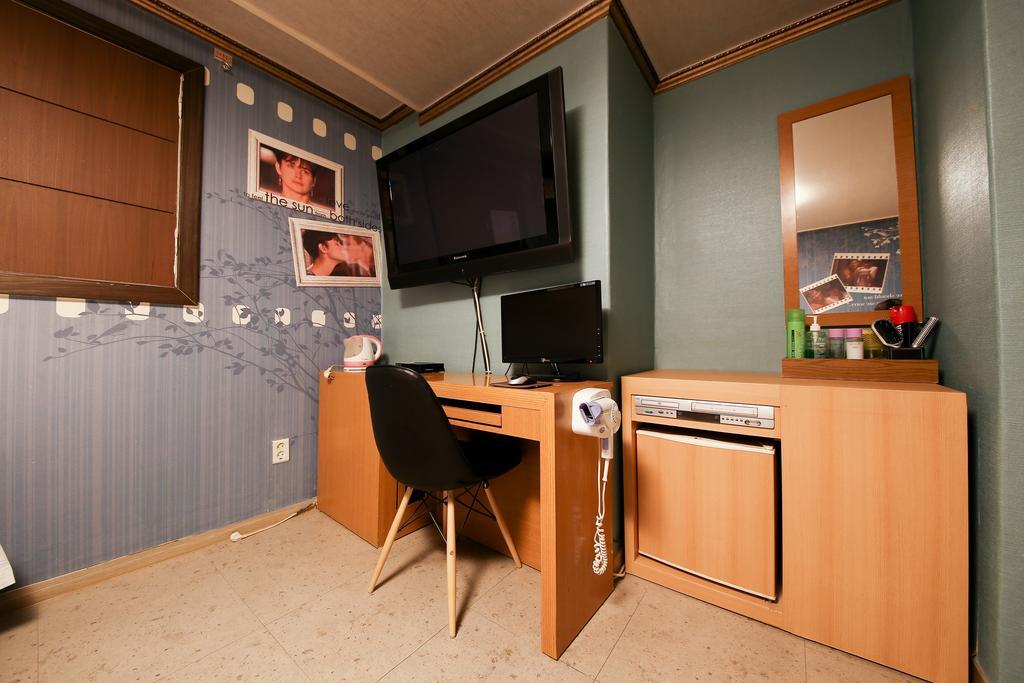 Amor Hotel